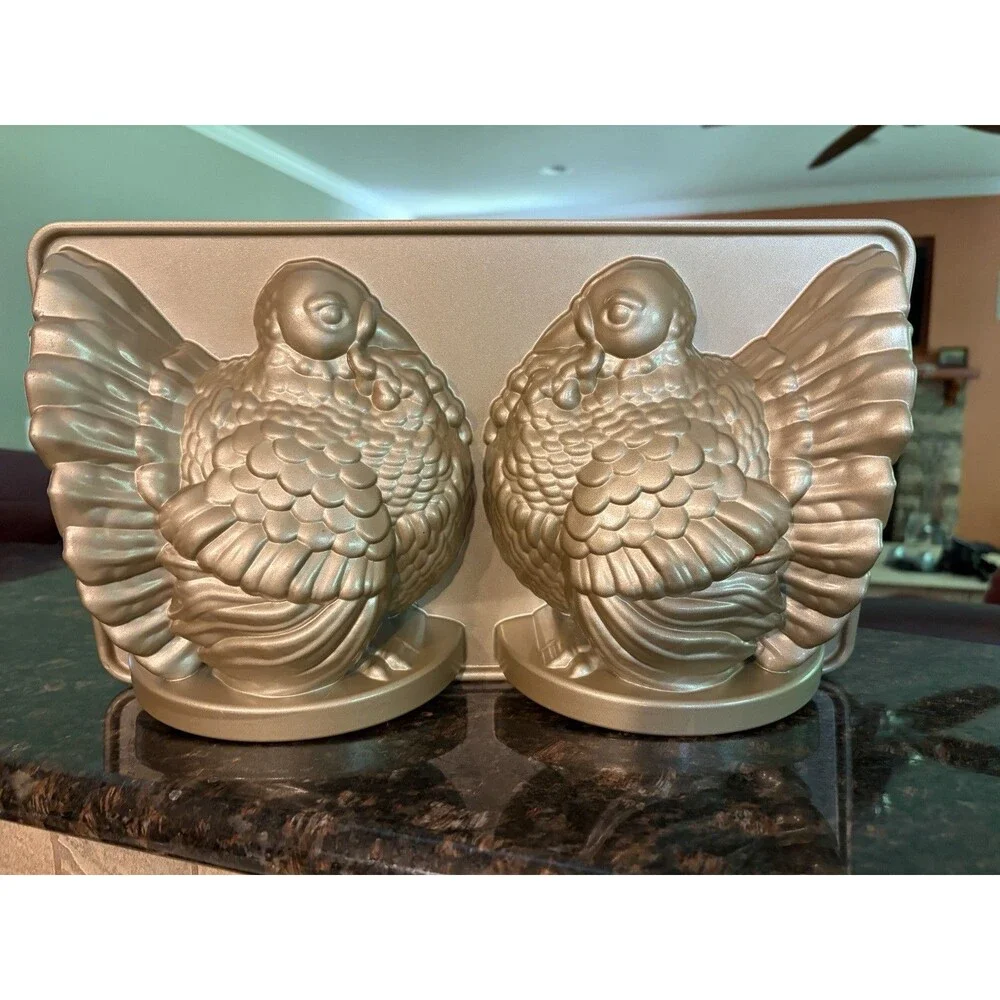 NORDIC WARE WILLIAMS-SONOMA THANKSGIVING TURKEY HOLIDAY 10 CUP 3D CAKE PAN